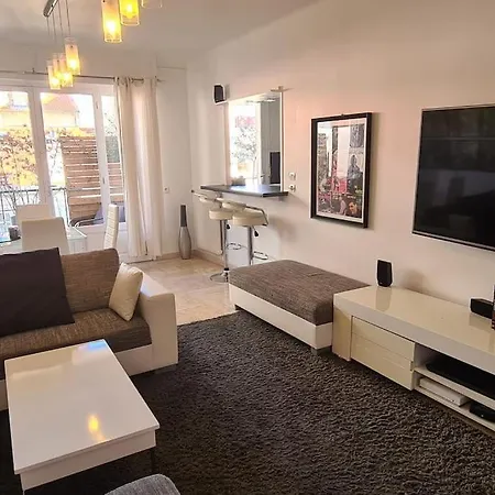 Centre, 3p/terrasse , 300 M Plages. Apartment Cannes